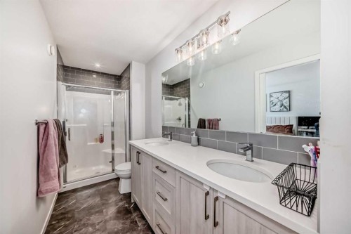 455 Tekarra Drive Nw, Calgary, AB - Indoor Photo Showing Bathroom