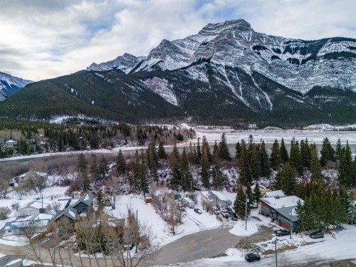 11 Loder Mountain Drive, Exshaw, AB 