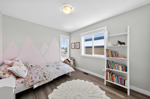 23 Willow Park Point, Cochrane, AB - Indoor Photo Showing Bedroom