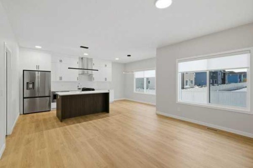 9 Bayview Mews Sw, Airdrie, AB - Indoor Photo Showing Kitchen