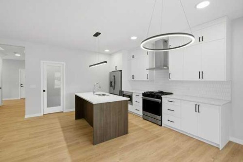 9 Bayview Mews Sw, Airdrie, AB - Indoor Photo Showing Kitchen With Upgraded Kitchen