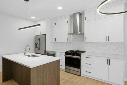 9 Bayview Mews Sw, Airdrie, AB - Indoor Photo Showing Kitchen With Double Sink With Upgraded Kitchen