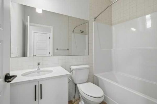 9 Bayview Mews Sw, Airdrie, AB - Indoor Photo Showing Bathroom