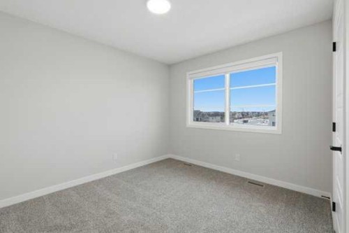 9 Bayview Mews Sw, Airdrie, AB - Indoor Photo Showing Other Room