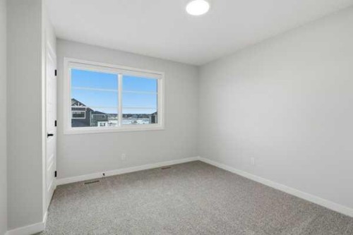 9 Bayview Mews Sw, Airdrie, AB - Indoor Photo Showing Other Room