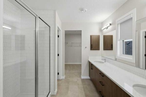 9 Bayview Mews Sw, Airdrie, AB - Indoor Photo Showing Bathroom