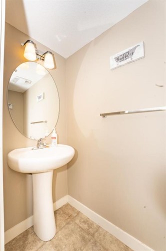 638 Redstone View Ne, Calgary, AB - Indoor Photo Showing Bathroom