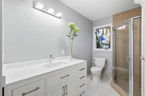 723 Willamette Drive Se, Calgary, AB - Indoor Photo Showing Bathroom