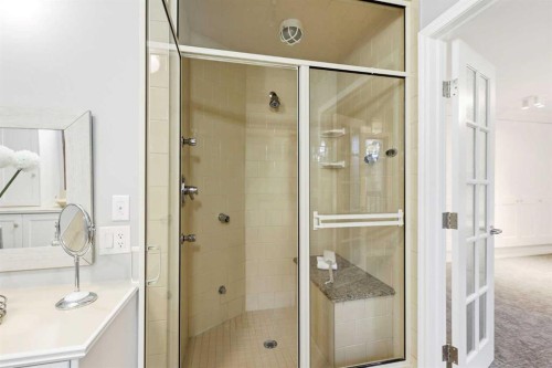723 Willamette Drive Se, Calgary, AB - Indoor Photo Showing Bathroom