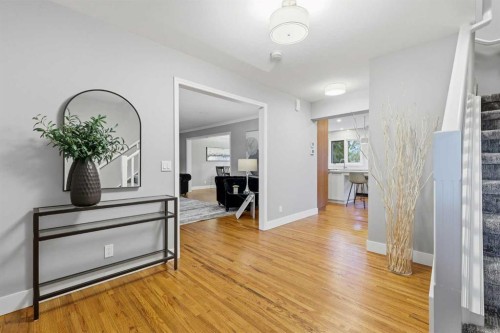 723 Willamette Drive Se, Calgary, AB - Indoor