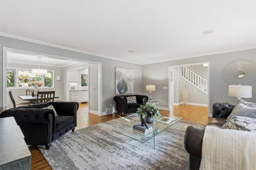 723 Willamette Drive Se, Calgary, AB - Indoor Photo Showing Living Room