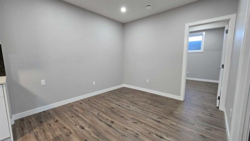 370 Corner Glen Way Ne, Calgary, AB - Indoor Photo Showing Other Room