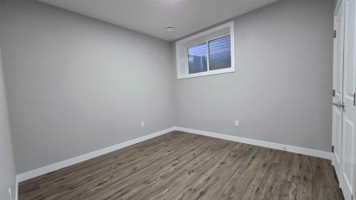 370 Corner Glen Way Ne, Calgary, AB - Indoor Photo Showing Other Room
