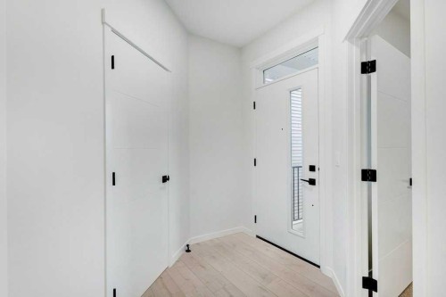 370 Corner Glen Way Ne, Calgary, AB - Indoor Photo Showing Other Room