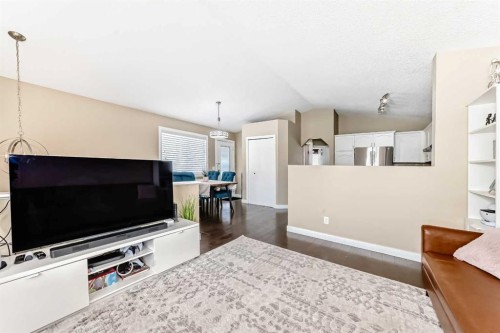 67 Bridleglen Manor Sw, Calgary, AB - Indoor Photo Showing Living Room