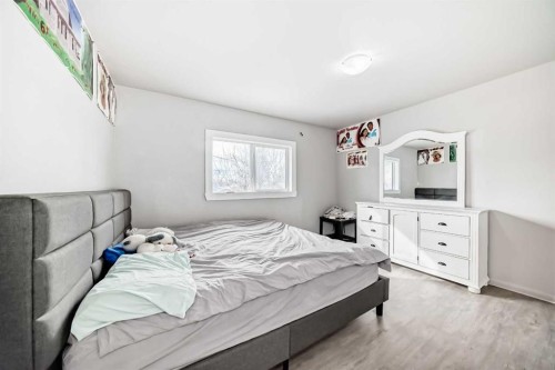 2517 36 Street Se, Calgary, AB - Indoor Photo Showing Bedroom