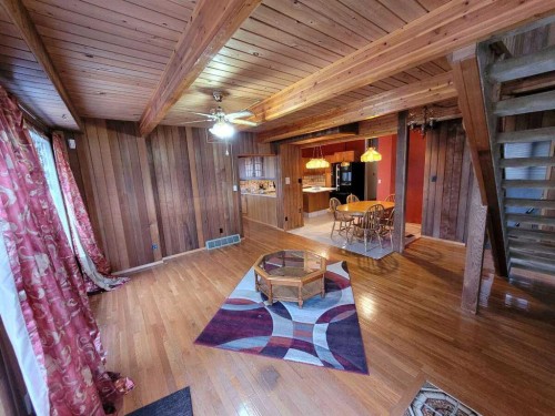 15 Glenview Drive Sw, Calgary, AB - Indoor Photo Showing Other Room