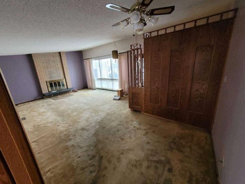 15 Glenview Drive Sw, Calgary, AB - Indoor Photo Showing Other Room