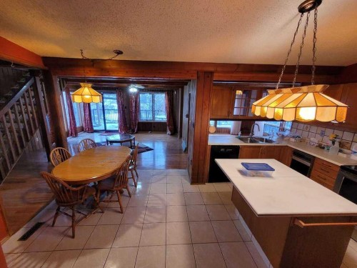 15 Glenview Drive Sw, Calgary, AB - Indoor Photo Showing Dining Room