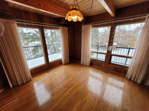 15 Glenview Drive Sw, Calgary, AB - Indoor Photo Showing Other Room