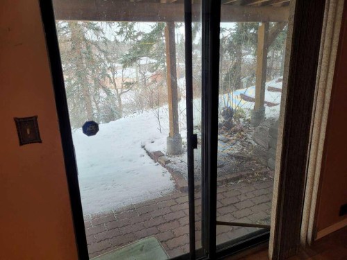 15 Glenview Drive Sw, Calgary, AB - Indoor Photo Showing Other Room