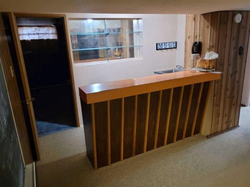 15 Glenview Drive Sw, Calgary, AB - Indoor Photo Showing Other Room