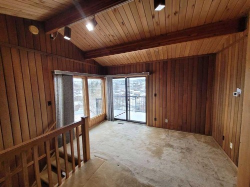 15 Glenview Drive Sw, Calgary, AB - Indoor Photo Showing Other Room