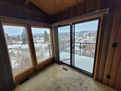 15 Glenview Drive Sw, Calgary, AB - Indoor Photo Showing Other Room