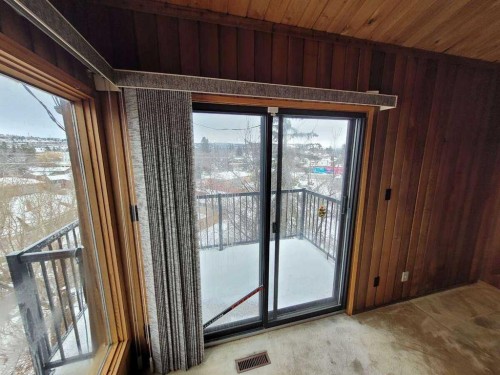 15 Glenview Drive Sw, Calgary, AB - Indoor Photo Showing Other Room