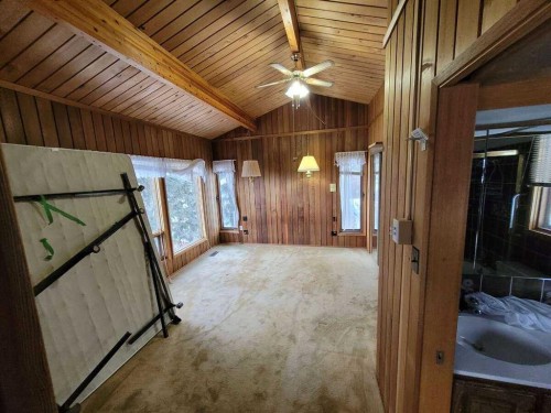 15 Glenview Drive Sw, Calgary, AB - Indoor Photo Showing Other Room