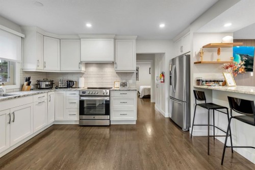 3 Cardiff Drive Nw, Calgary, AB - Indoor Photo Showing Kitchen With Upgraded Kitchen