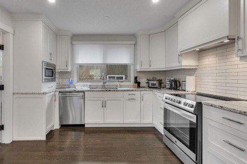 3 Cardiff Drive Nw, Calgary, AB - Indoor Photo Showing Kitchen With Upgraded Kitchen