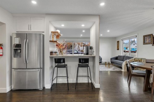 3 Cardiff Drive Nw, Calgary, AB - Indoor