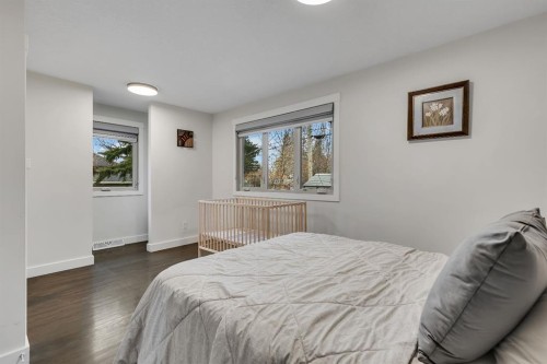 3 Cardiff Drive Nw, Calgary, AB - Indoor Photo Showing Bedroom
