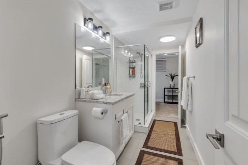 3 Cardiff Drive Nw, Calgary, AB - Indoor Photo Showing Bathroom