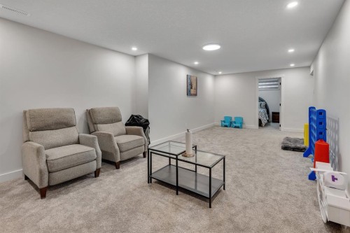 3 Cardiff Drive Nw, Calgary, AB - Indoor Photo Showing Other Room