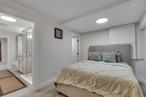 3 Cardiff Drive Nw, Calgary, AB - Indoor Photo Showing Bedroom