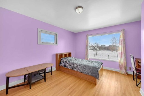 2472 Capitol Hill Crescent Nw, Calgary, AB - Indoor Photo Showing Bedroom