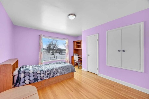 2472 Capitol Hill Crescent Nw, Calgary, AB - Indoor Photo Showing Bedroom