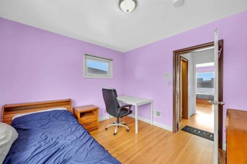 2472 Capitol Hill Crescent Nw, Calgary, AB - Indoor Photo Showing Bedroom
