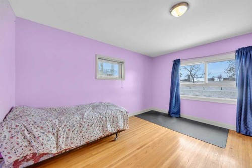 2472 Capitol Hill Crescent Nw, Calgary, AB - Indoor Photo Showing Bedroom