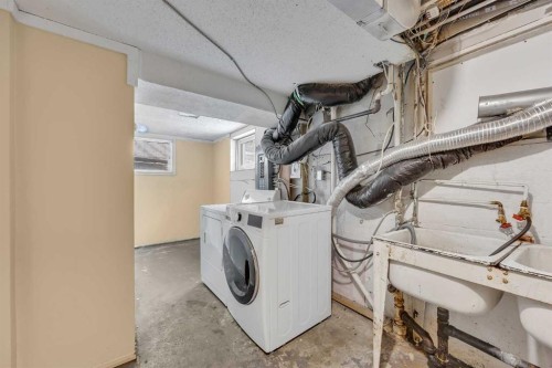 2472 Capitol Hill Crescent Nw, Calgary, AB - Indoor Photo Showing Laundry Room