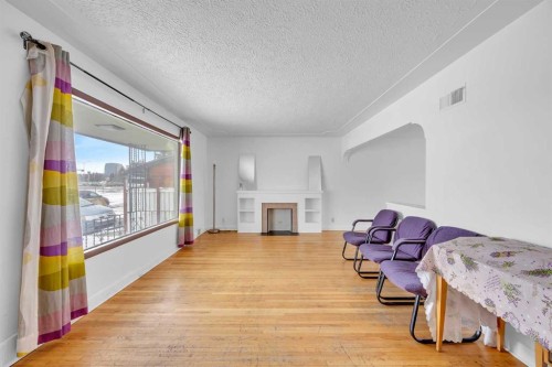 2472 Capitol Hill Crescent Nw, Calgary, AB - Indoor Photo Showing Other Room