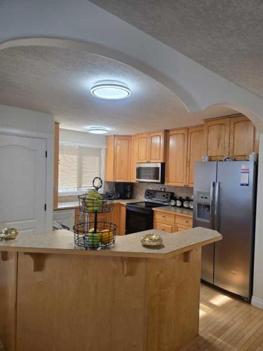 3503 48 Street Ne, Calgary, AB - Indoor Photo Showing Kitchen
