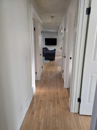 3503 48 Street Ne, Calgary, AB - Indoor Photo Showing Other Room