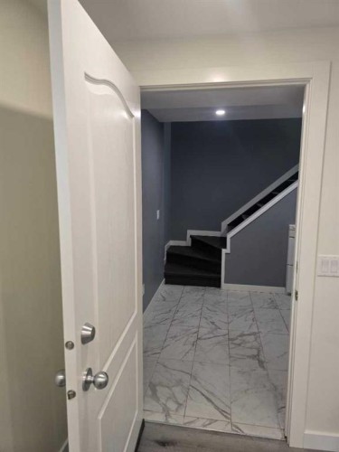 3503 48 Street Ne, Calgary, AB - Indoor