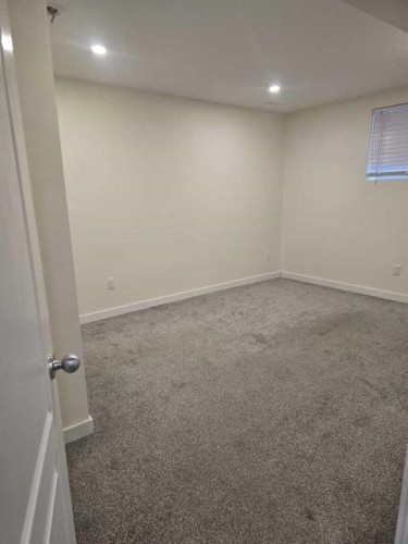 3503 48 Street Ne, Calgary, AB - Indoor