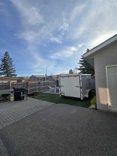 3503 48 Street Ne, Calgary, AB - Outdoor
