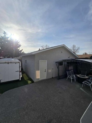 3503 48 Street Ne, Calgary, AB - Outdoor