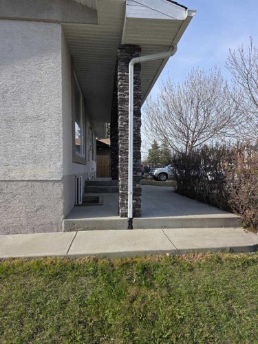 3503 48 Street Ne, Calgary, AB - Outdoor